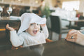 10 Tips for Dining Out With Little Ones